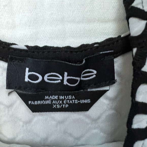 Bebe peplum sleeveless top -Size XS -Black and white geometric pattern - Picture 3 of 9